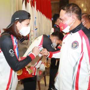 Tiba di Tanah Air, Greysia/Apriyani dan Anthony Ginting Cs Ditunggu Jokowi di Istana