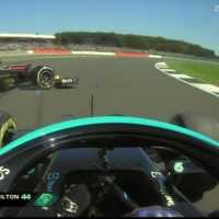 Crash dengan Max Verstappen, Hamilton Dilecehkan Secara Ras