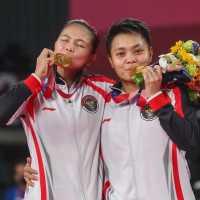 Kisah Raket Kayu dengan Senar Pancing Milik Apriyani Rahayu Sang Juara Olimpiade