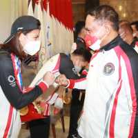 Tiba di Tanah Air, Greysia/Apriyani dan Anthony Ginting Cs Ditunggu Jokowi di Istana