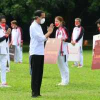Jokowi Bagi Bonus Atlet Olimpiade, Greysia/Apriyani Dapat Rp5,5 M
