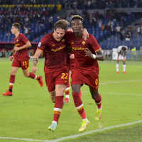 Hasil Bola: Napoli Capolista, Roma Menang, Barcelona-Persib Tertahan