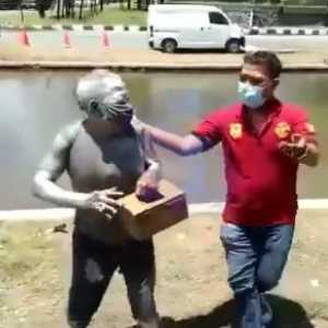 Heboh, Satpol PP Tangkap Pensiunan Polisi yang Jadi Manusia Silver