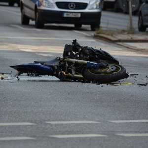 Pemotor Honda CBR Tabrak Pejalan Kaki di Pondok Indah Jaksel, Keduanya Tewas