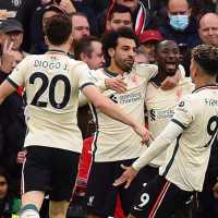 Liverpool Bantai Man United: Sir Alex Geleng-geleng, King Kenny Tertawa Terbahak