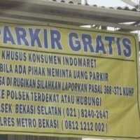 Viral Spanduk Parkir Gratis Indomaret, Lapor Polisi Jika Ada yang Minta Duit