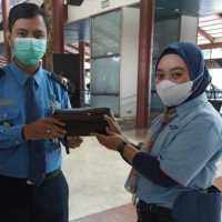 5 Fakta Halimah, Cleaning Service Bandara Soetta yang Kembalikan Cek Rp35,9 Miliar