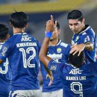 Terkam Persela 3-1, Persib Bandung Geser Bhayangkara FC dari Puncak Liga 1