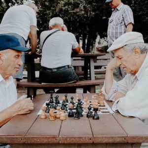 Bolehkah Menitipkan Orang Tua di Panti Jompo, Ini Pandangan dalam Islam