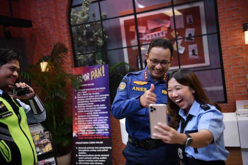     Gubernur DKI Jakarta Anies Baswedan dan komika Kiky Saputri