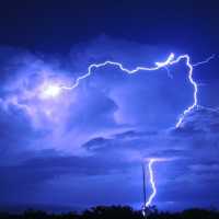 BMKG Ungkap 2 Sambaran Petir Dekat Tangki Kilang Pertamina Cilacap Sebelum Terbakar