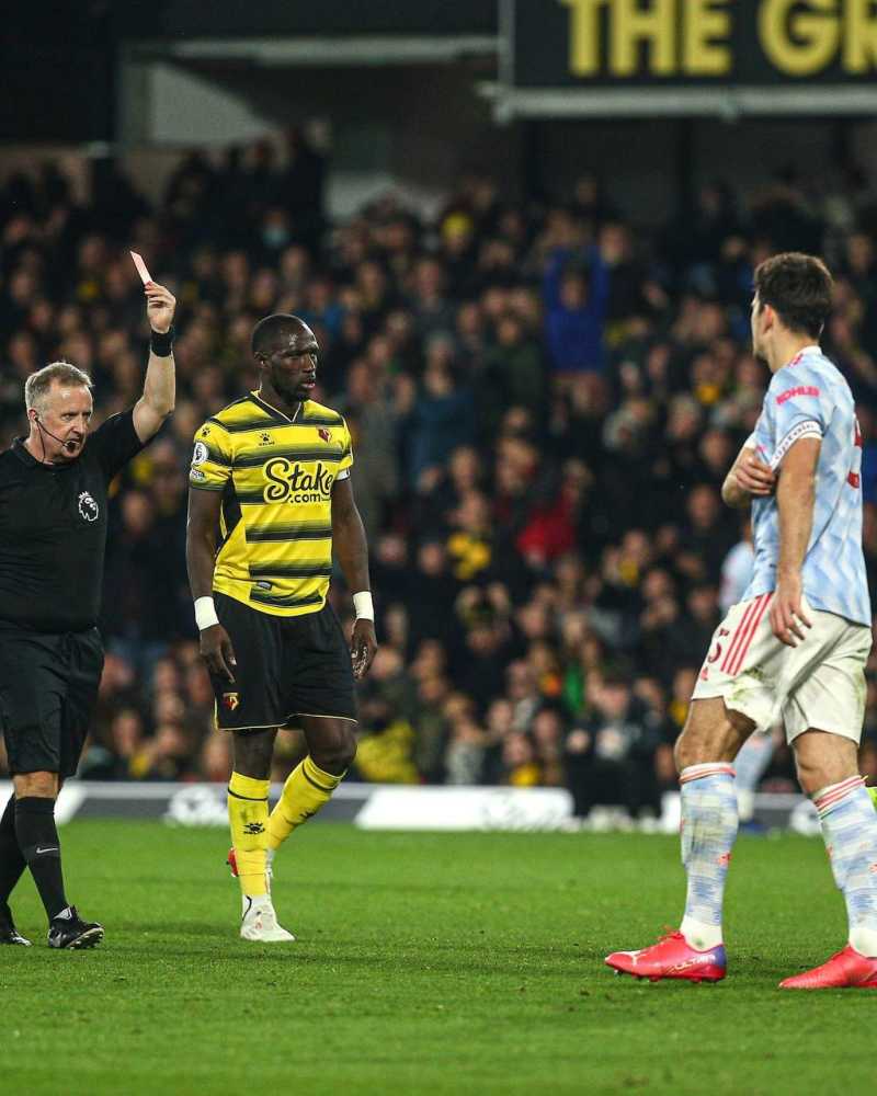 Kapten Manchester United Harry Maguire diusir wasit usai menerima dua kartu kuning