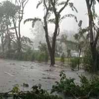 Jakarta Dilanda Angin Sangat Kencang, Ternyata Ini Penyebabnya