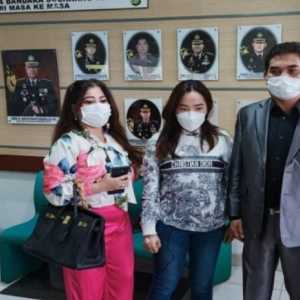 Anggiat Pasaribu Berbalut Outfit Mahal, Segini Gaji Suami Berpangkat Lettu
