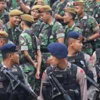 TNI-Polri Bentrok di Papua Gegara Rokok, Sanksi Menanti