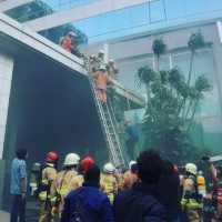 Gedung Cyber 1 Jakarta Kebakaran, 40 Unit Damkar Dikerahkan