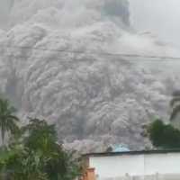 Gunung Semeru Meletus: 1 Orang Meninggal, 41 Luka-luka