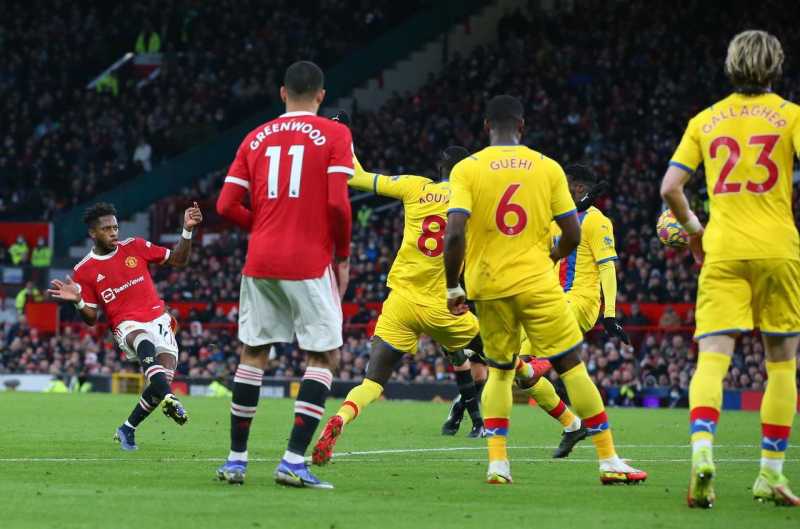 Fred mencetak gol indah ke gawang Crystal Palace