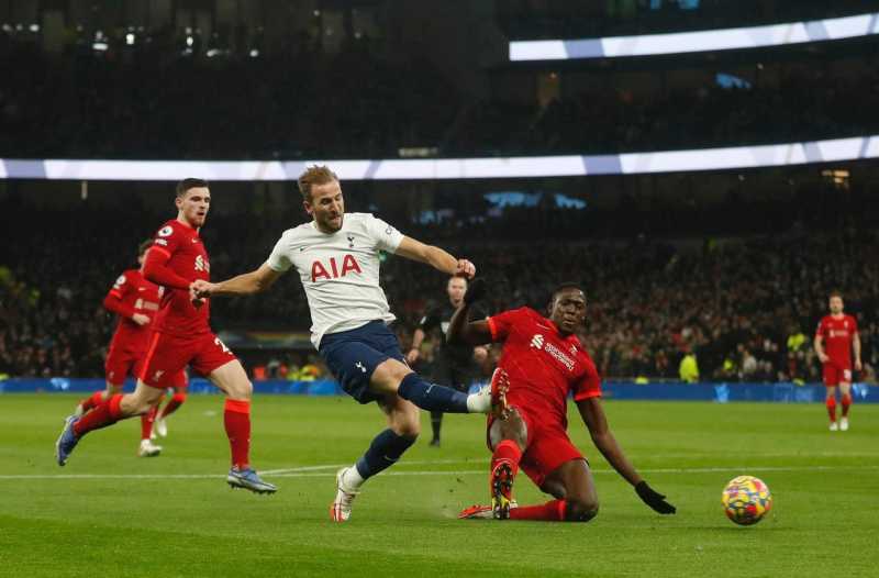 Harry Kane mencetak gol pembuka di laga Tottenham Hotspur vs Liverpool. Pertandingan berakhir 2-2