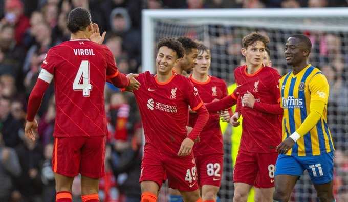 Penyerang Liverpool Kaide Gordon mencetak satu gol saat Liverpool vs Shrewsbury Town 
