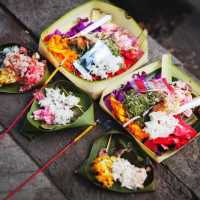 Soal Ritual Sesajen, Begini Kata Cak Nun