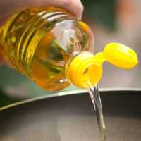 Pemerintah Jual Minyak Goreng Rp14.000, di Pasaran Harga Minyak Masih Rp19 Ribuan