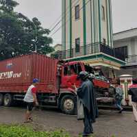 VIDEO: Detik-detik Kecelakaan Maut Balikpapan, Tronton Tabrak Belasan Kendaraan