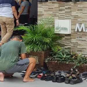 Sendal Hilang dan Lihat Ada Sendal Tak Bertuan di Masjid, Ambil atau Jangan?