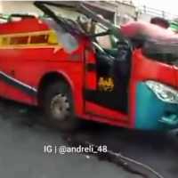 Tabrak Flyover Padang Panjang, Bus Terbelah 2, Penumpang Luka-luka