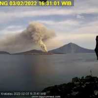 Gunung Anak Krakatau Meletus