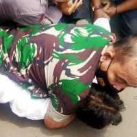 Viral Anggota TNI Piting Pria di Depok, Babinsa Sebut ODGJ