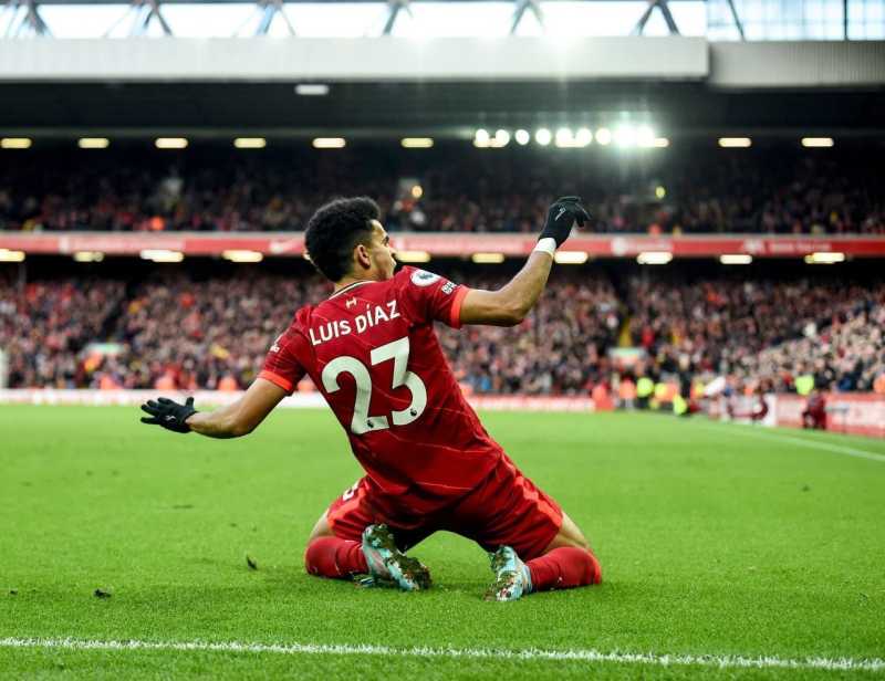 Penyerang anyar Liverpool Luis Diaz mencetak gol perdananya di Stadion Anfield dalam laga Liverpool vs Norwich City