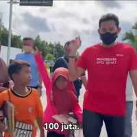 Kena Getok Harga di Mandalika, Sandiaga Uno Ditawari Gelang Sama Bocah Rp100 Juta