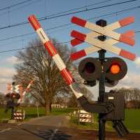 Bus Dihantam Kereta Api Hingga Lokomotif Penyok, 4 Orang Tewas