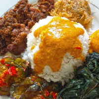 Nasi Padang Mendunia Usai Diperkenalkan Agnez Mo Saat Wawancara Grammy