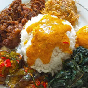 Deskripsi Menu Nasi Padang di Aplikasi Ojol Ini Bikin Ngakak