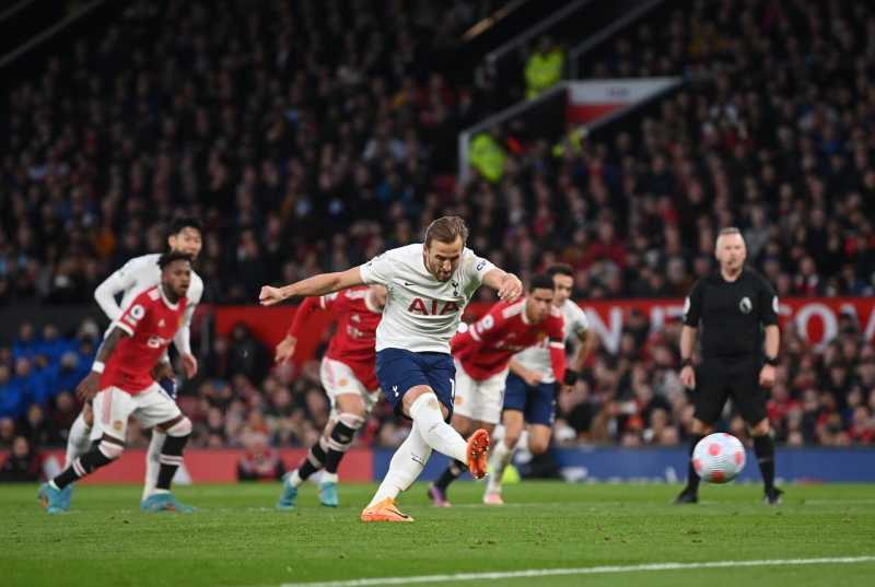     Hasil Liga Inggris: Manchester United vs Tottenham Hotspur 3-2, Harry Kane mencetak gol dari titik penalti