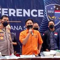 Tampil dengan Baju Tahanan, Doni Salmanan Minta Maaf dan Berharap Dihukum Ringan