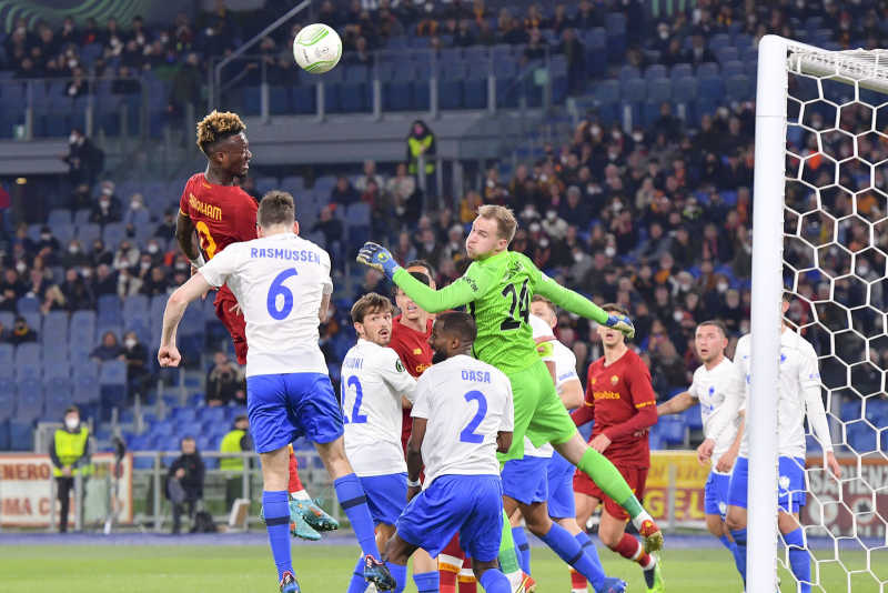     Hasil Liga Konferensi Eropa: AS Roma vs Vitesse, Roma lolos ke 8 besar usai menang agregat 2-1 atas Vitesse