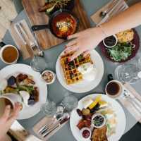 Satgas: Warga Boleh Bukber Tapi Tak Boleh Ngobrol