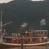 Aksi Wisatawan Nyalakan Kembang Api di Taman Nasional Komodo Dikecam