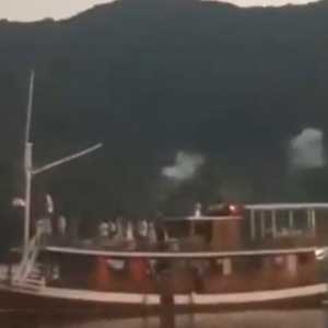 Aksi Wisatawan Nyalakan Kembang Api di Taman Nasional Komodo Dikecam