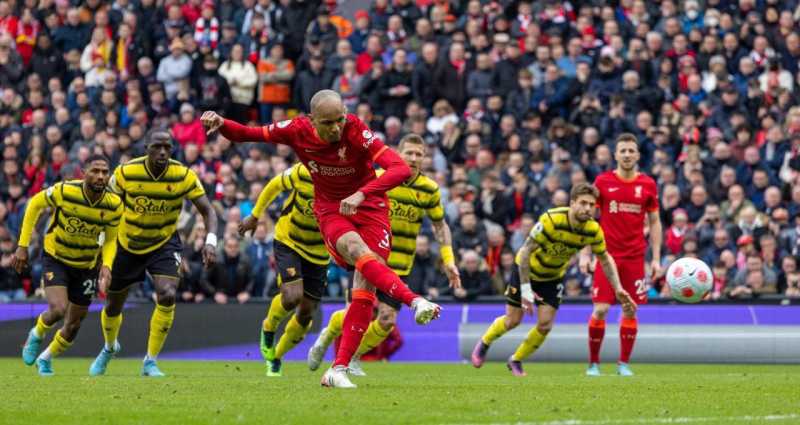 Liverpool vs Watford 2-0, Fabinho menggandakan keunggulan The Reds melalui titik penalti