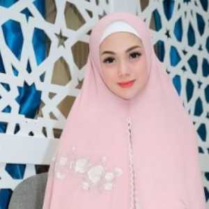 Celine Evangelista Jawab Isu Mualaf Gegara Jadi Istri Kelima Jaksa Agung Hingga Menag