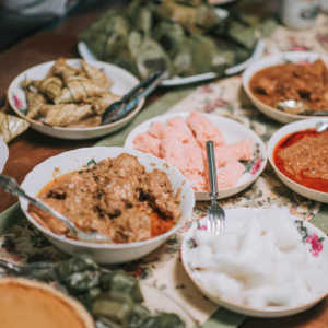 Jangan Kalap Santap Opor dan Rendang Saat Lebaran, Ini 6 Bahaya Banyak Makan Santan