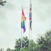 Kedubes Inggris Kibarkan Bendera Pelangi LGBT, Kemenlu: Tidak Sensitif