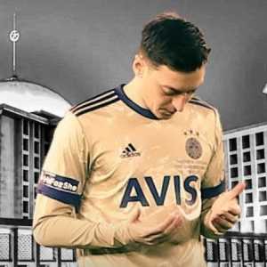 Mesut Ozil Bakal Salat Jumat di Masjid Istiqlal