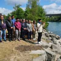 Potret Ridwan Kamil Salat Gaib dan Lepas Kepergian Eril di Sungai Aare