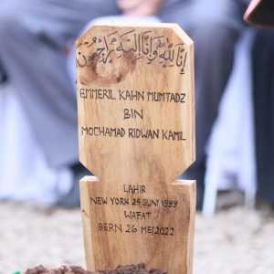 Momen Ridwan Kamil, Atalia, dan Zara Melepas Eril