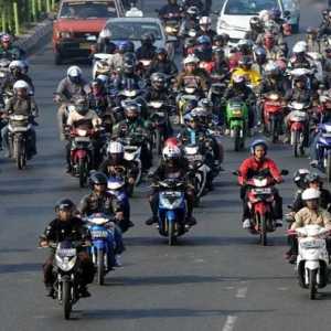Naik Motor Pakai Sandal Jepit Bakal Ditilang? Ini Penjelasan Polisi